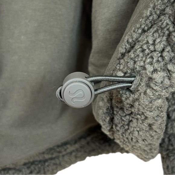 Lululemon - Women’s ‘Cinchable’ Fleece Zip-Up Jacket, Dark Olive - Green, Size 2 - Picture 14 of 16